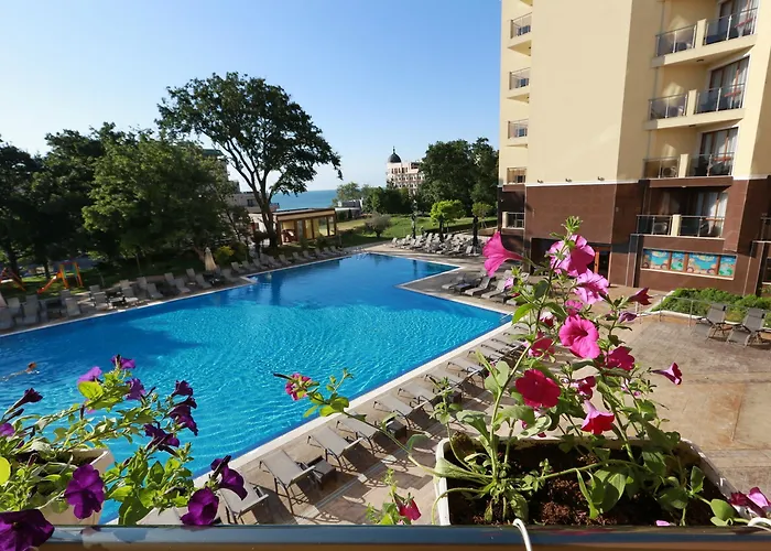 3- In Golden Line * Nisipurile de Aur